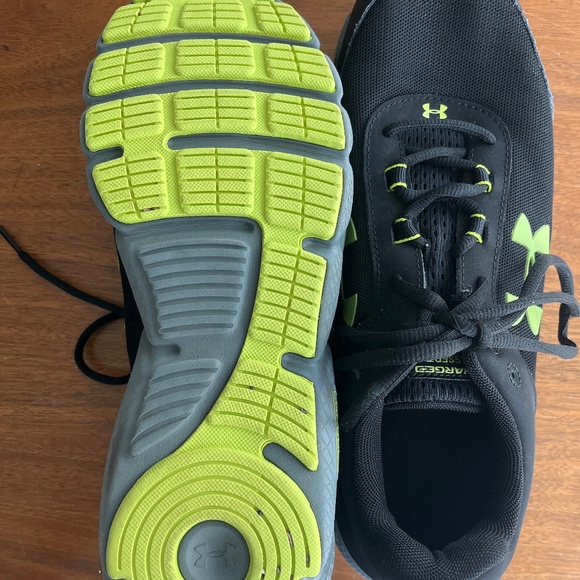 NWOT Under Armour sneakers - Picture 3 of 5